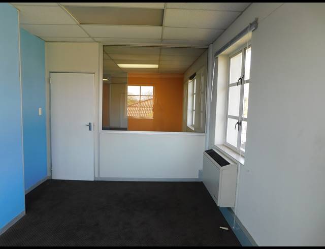 185M² OFFICE TO LET IN HYDE PARK